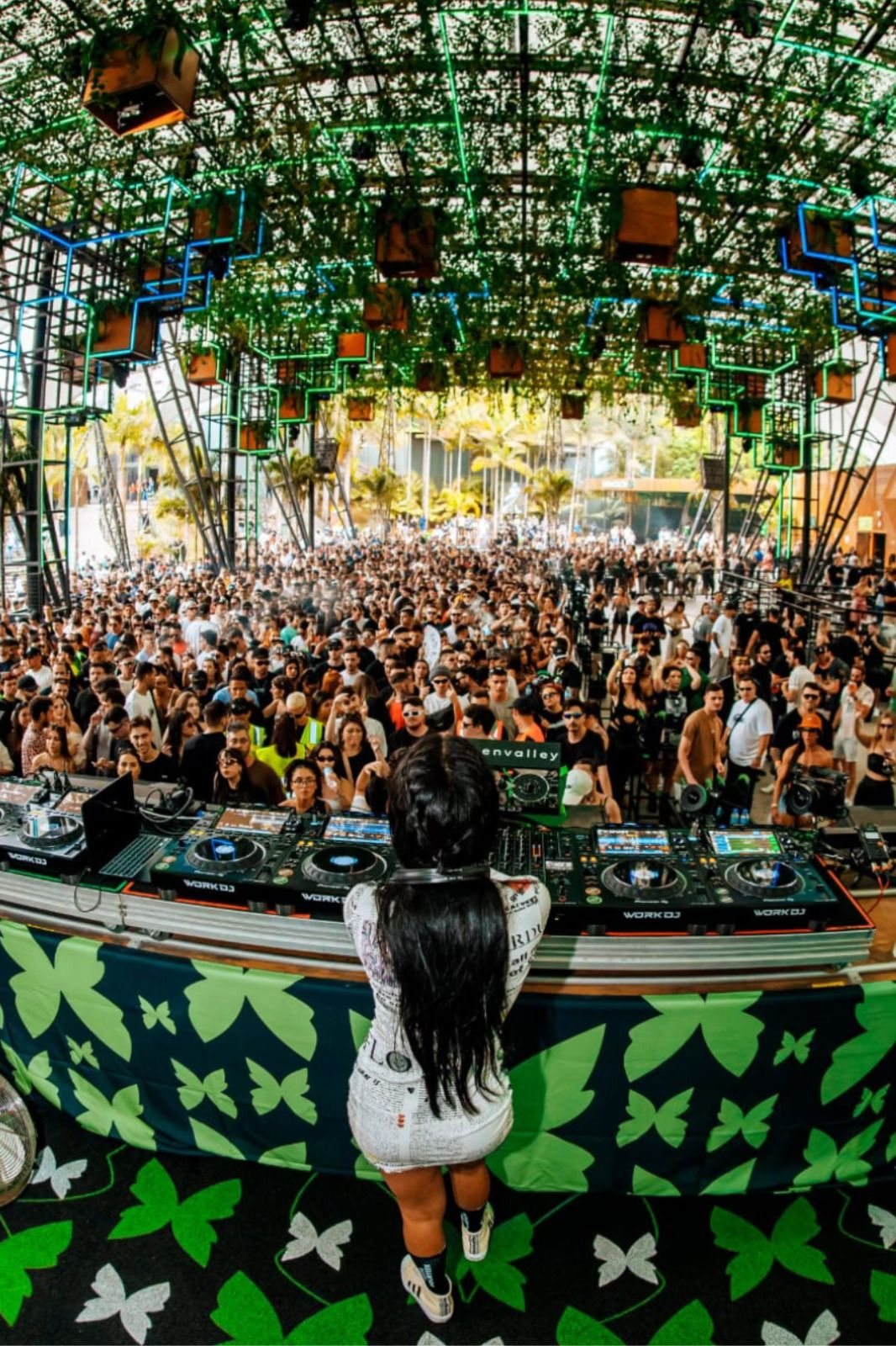 Maya Fourteen performing at Greenvalley, Brazil